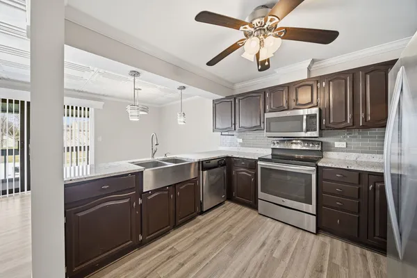 $2,400 | 15700 86th Avenue, Unit 104, Orland Park, IL 60462