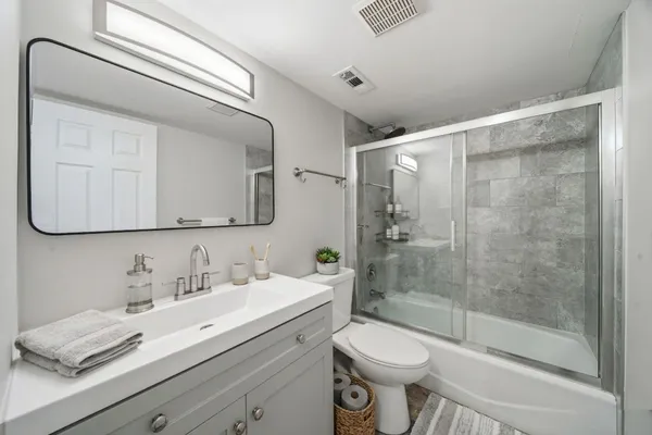 $2,400 | 15700 86th Avenue, Unit 104, Orland Park, IL 60462