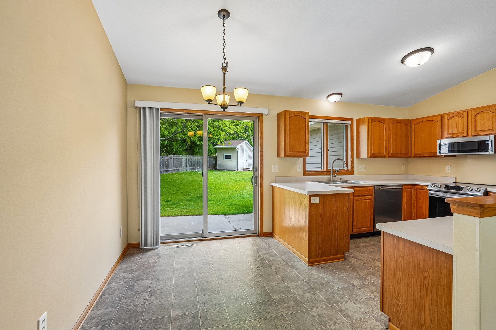 7526 Crawling Stone Road Madison, WI 53719 - Photo 10 of 44