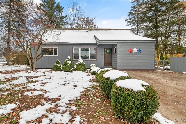 $249,900 | 201 Orchard Drive West, Salina, NY 13212