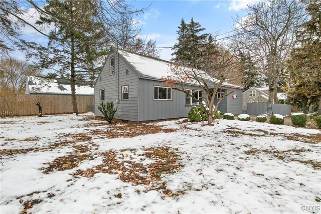 $249,900 | 201 Orchard Drive West, Salina, NY 13212