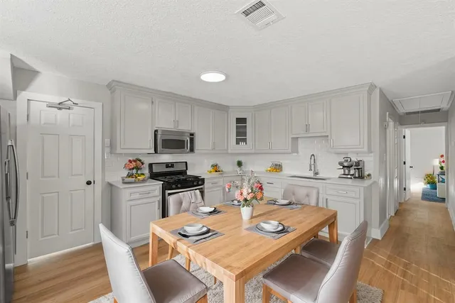 $1,765 | 915 Avenue East, Rosenberg, TX 77471