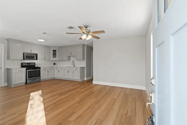 $1,765 | 915 Avenue East, Rosenberg, TX 77471