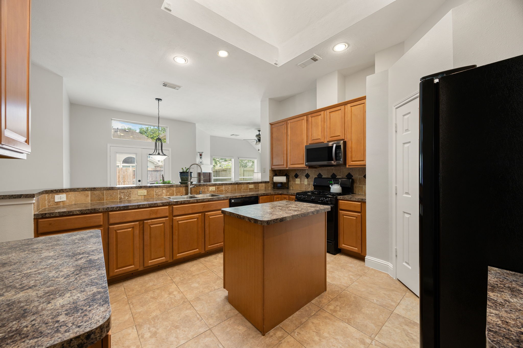 6515 Rustling Timbers Lane Spring, TX 77379 - Photo 10 of 33