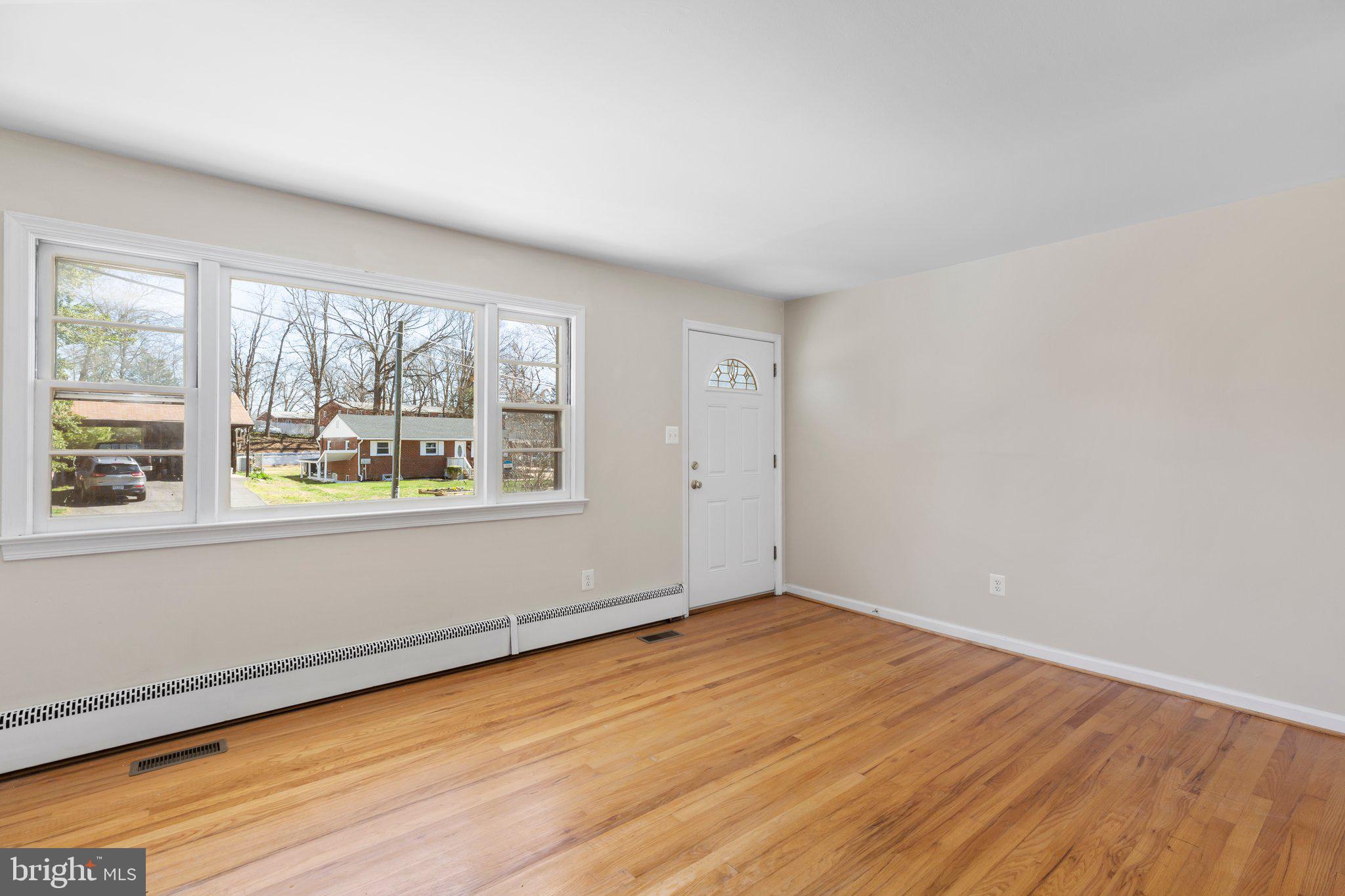 4139 Anderson Road Triangle, VA 22172 - Photo 18 of 37 Living area with large picture window
