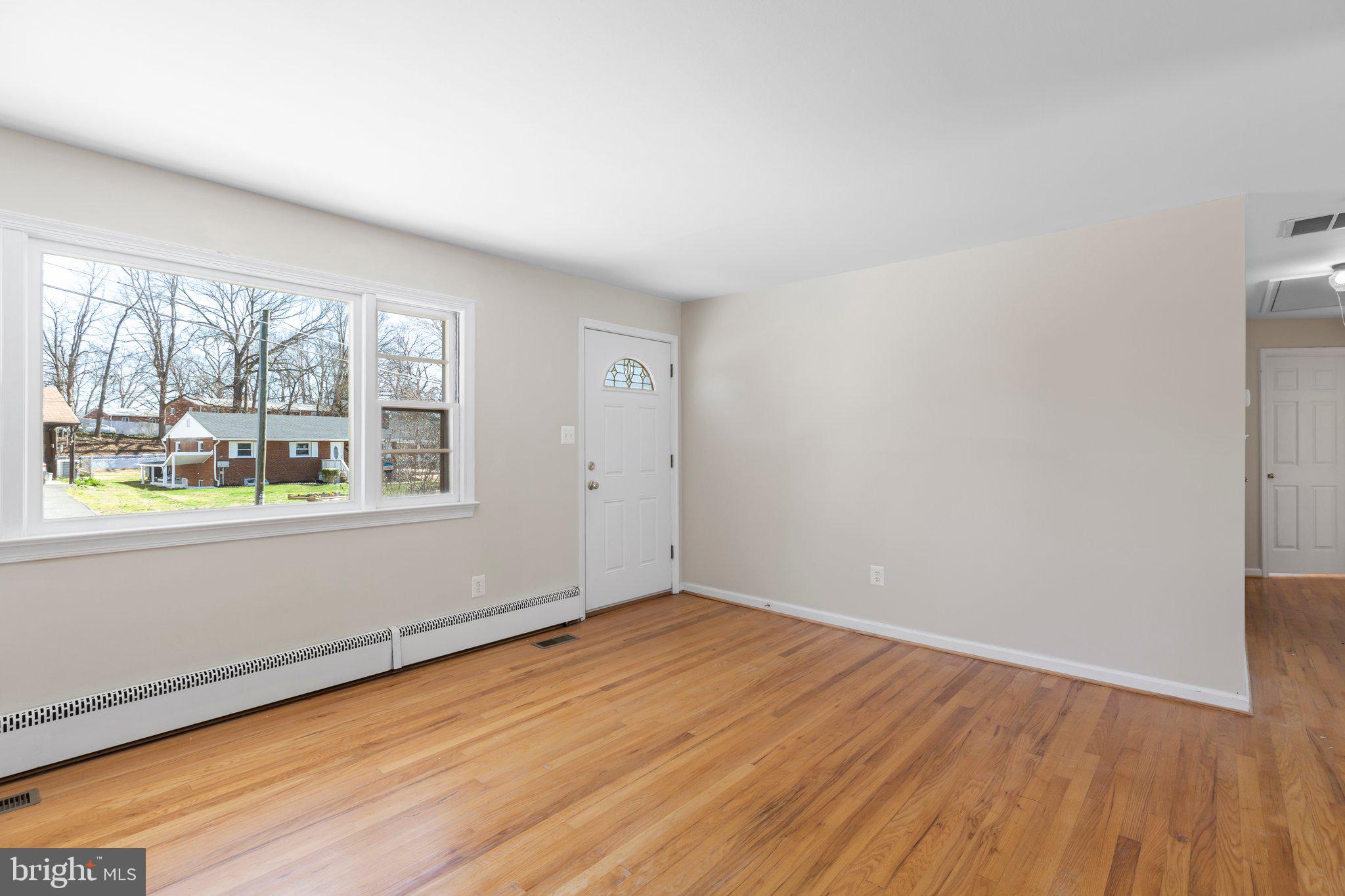 4139 Anderson Road Triangle, VA 22172 - Photo 19 of 37 Living area view
