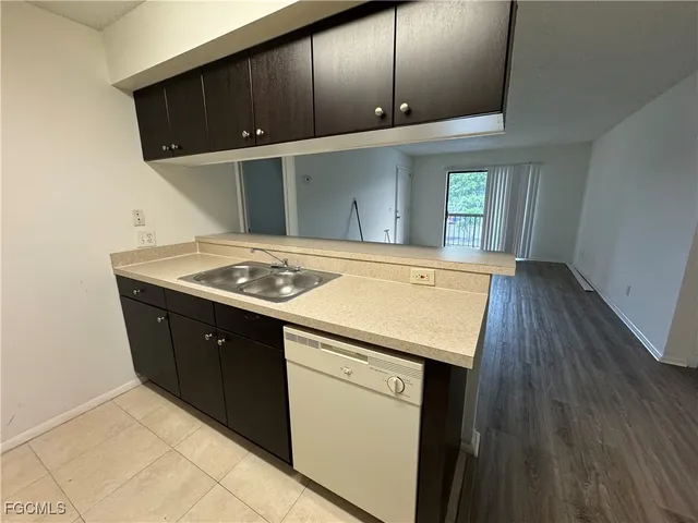 $1,200 | 5321 Summerlin Road, Unit 2111, Fort Myers, FL 33919