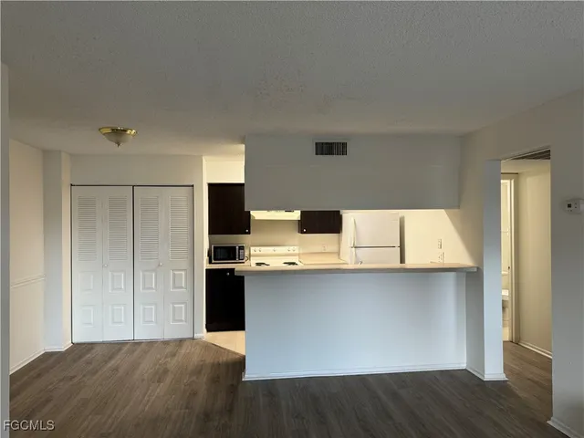 $1,200 | 5321 Summerlin Road, Unit 2111, Fort Myers, FL 33919