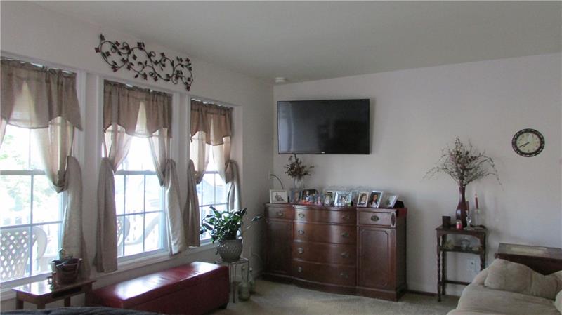 940 5 Pines Road North Huntingdon, PA 15642 - Photo 4 of 23 Gallery Image 4