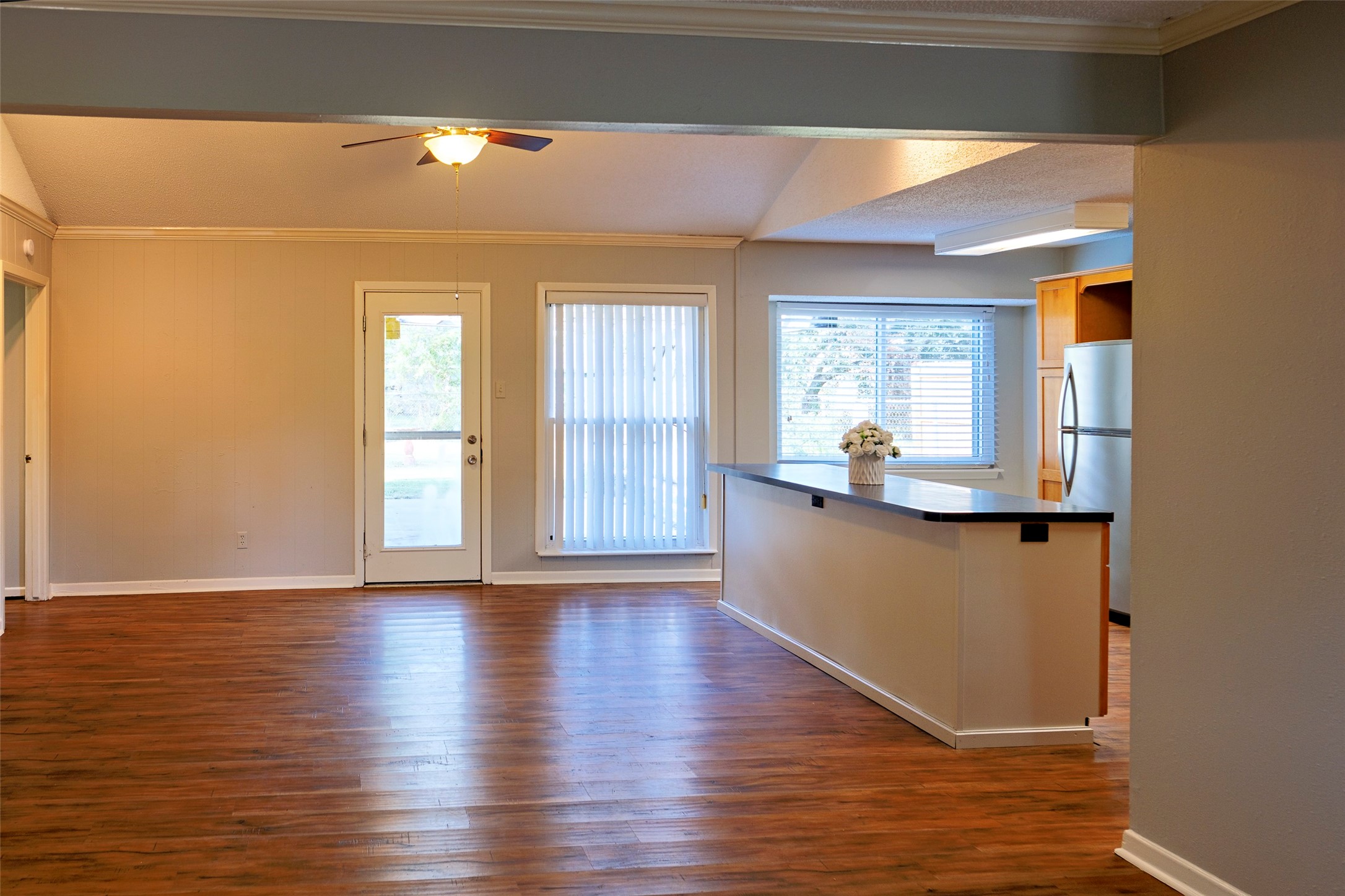 408 Travis Street Webster, TX 77598 - Photo 3 of 20 Warm greeting in the cozy living room