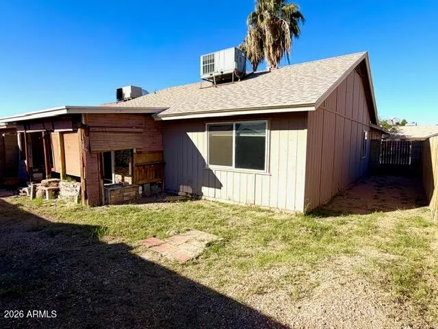 a view of a house with backyard and porch