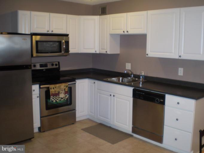 205 East Joppa Road, Unit 801 Towson, MD 21286 - Photo 2 of 16 Kitchen