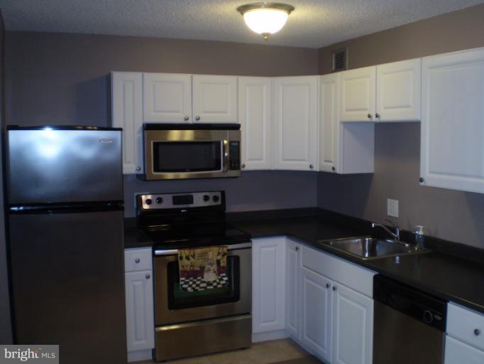 205 East Joppa Road, Unit 801 Towson, MD 21286 - Photo 13 of 16 Kitchen
