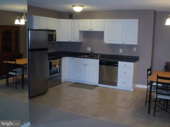 205 East Joppa Road, Unit 801 Towson, MD 21286 - Photo 6 of 16 Kitchen