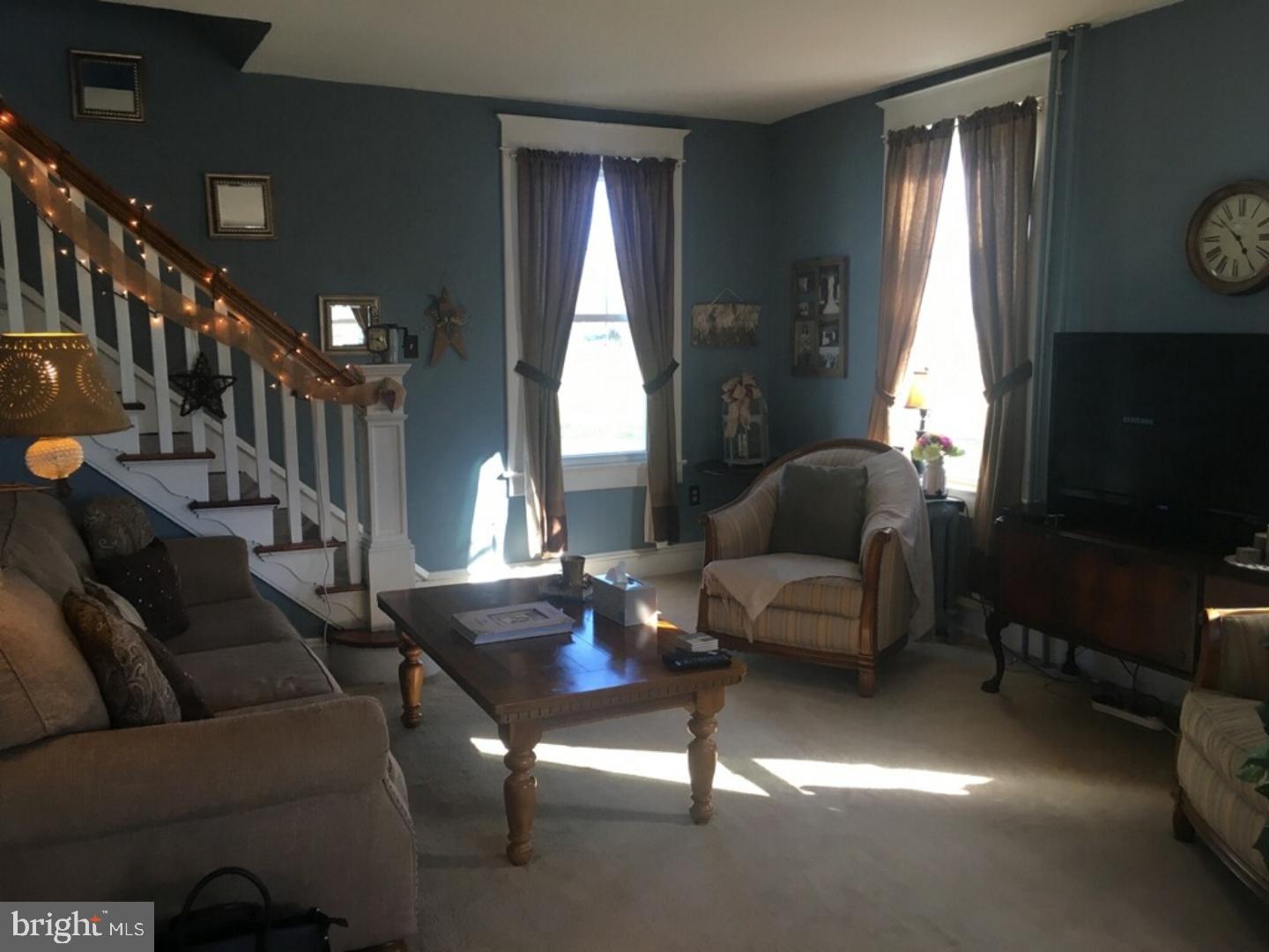 295 B Street Carneys Point, NJ 08069 - Photo 3 of 11 Living Room