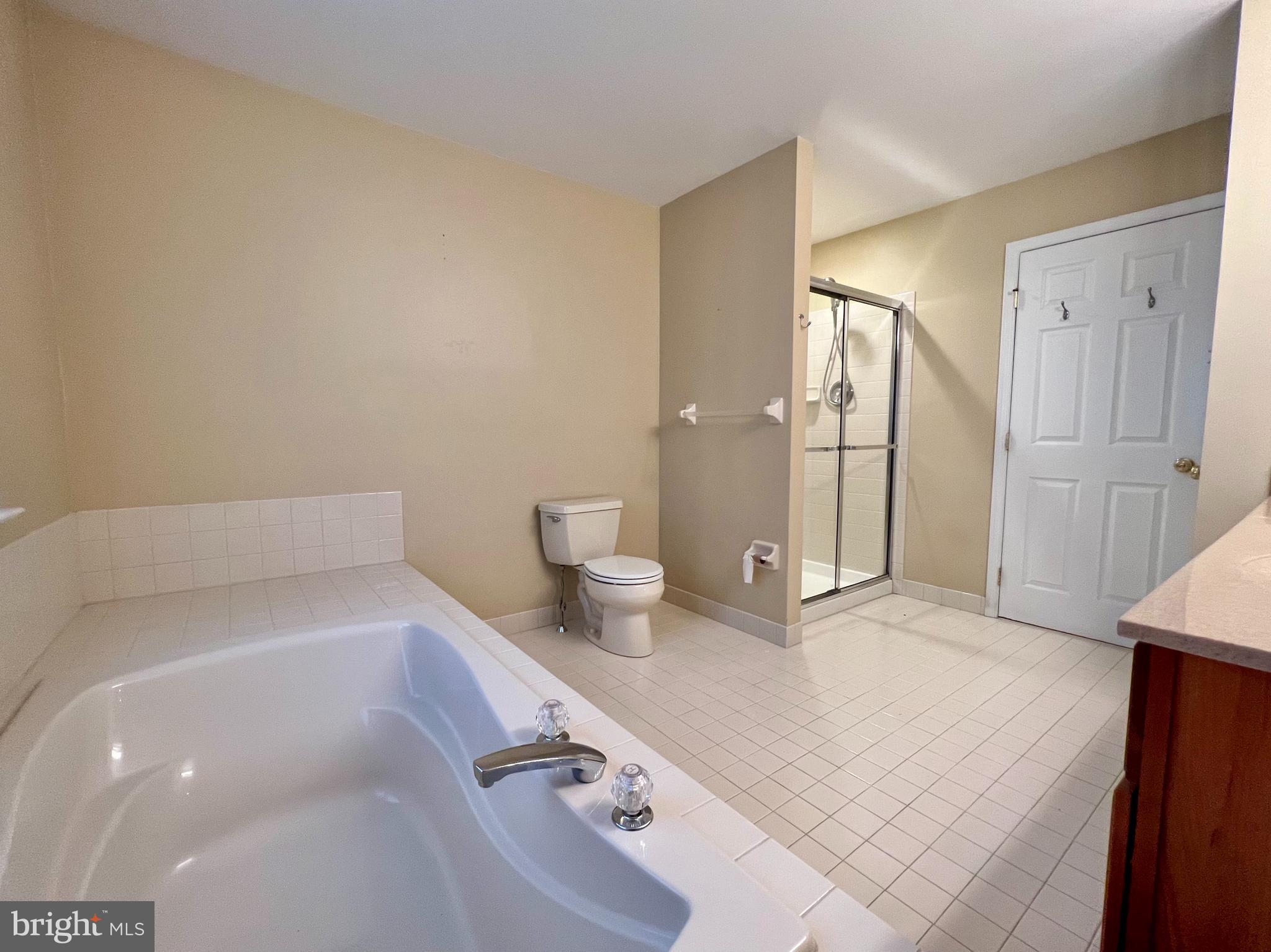 668 Greycliffe Lane Lower Gwynedd, PA 19002 - Photo 18 of 33 a bathroom with a tub and sink