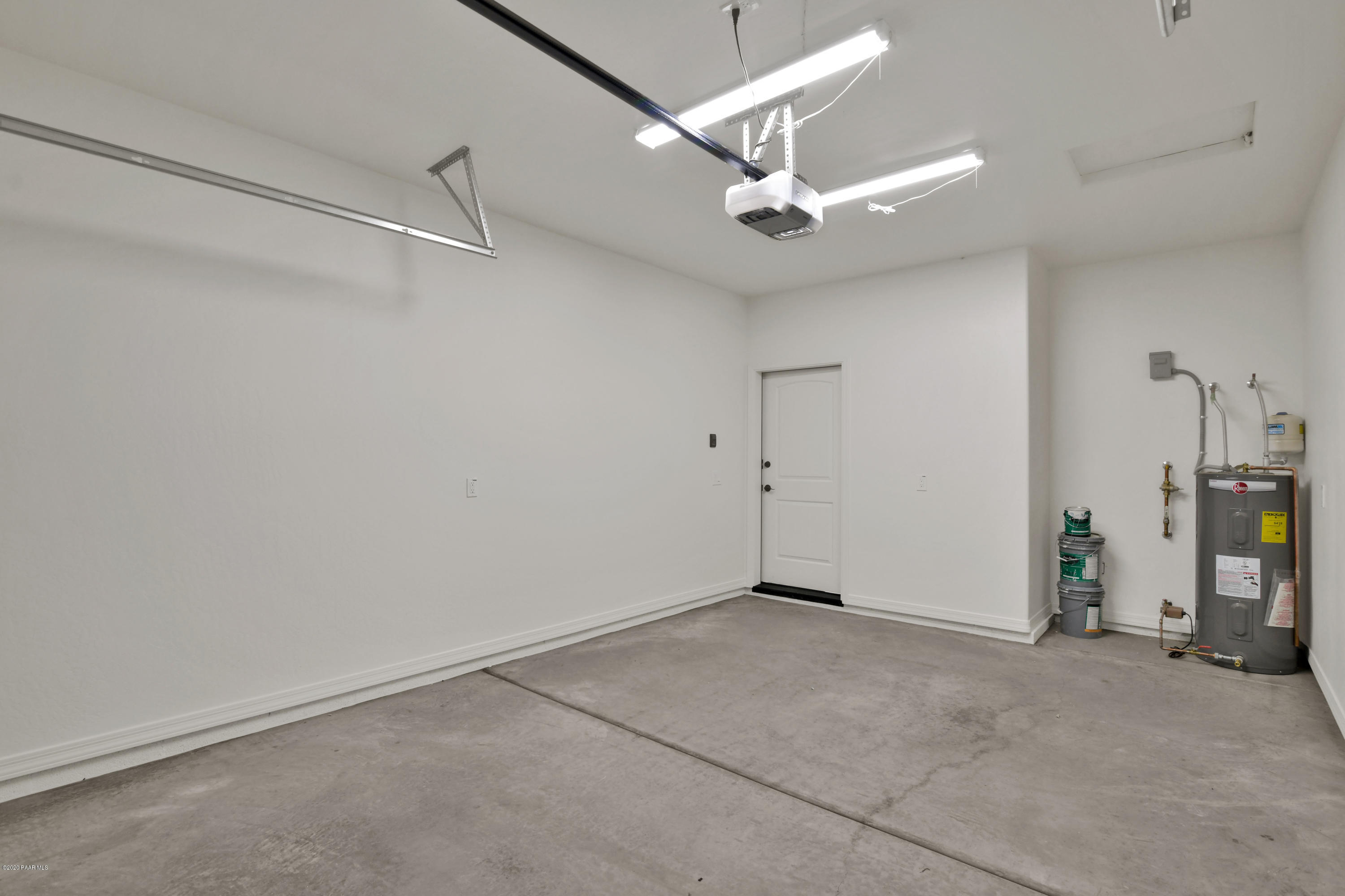 8362 Florentine Road Prescott Valley, AZ 86314 - Photo 15 of 39 Garage Unit A
