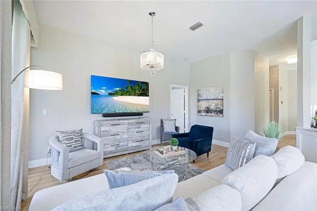 $798,000 | 898 Egrets Run, Unit 201, Naples, FL 34108