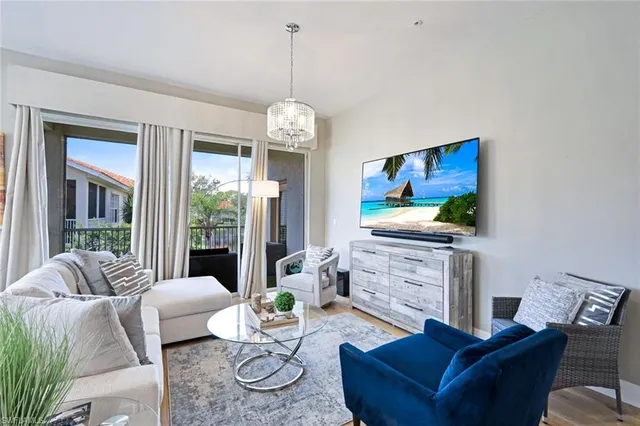 $798,000 | 898 Egrets Run, Unit 201, Naples, FL 34108