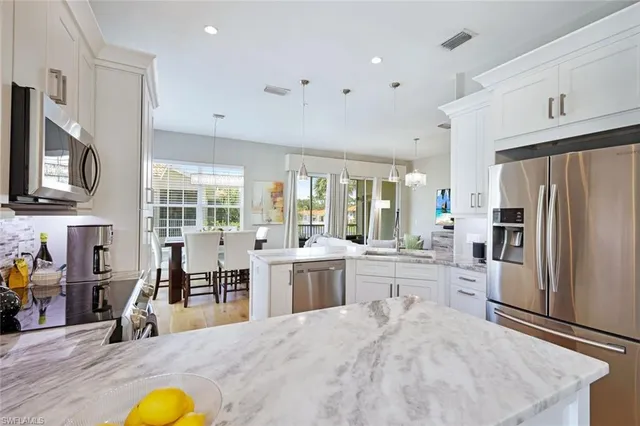 $798,000 | 898 Egrets Run, Unit 201, Naples, FL 34108