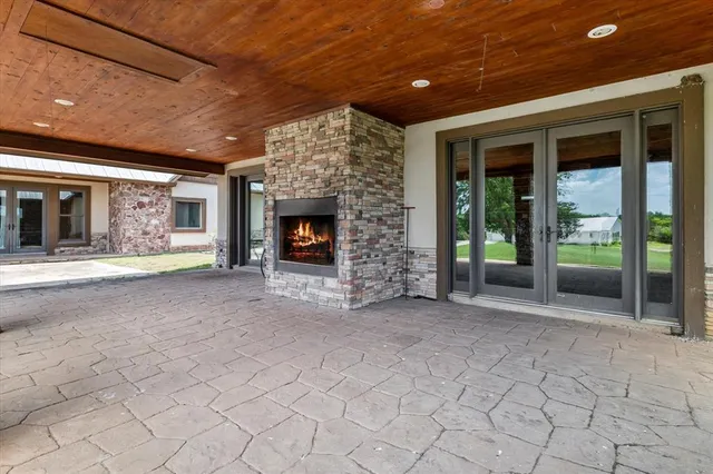 a view of an entrance of the house