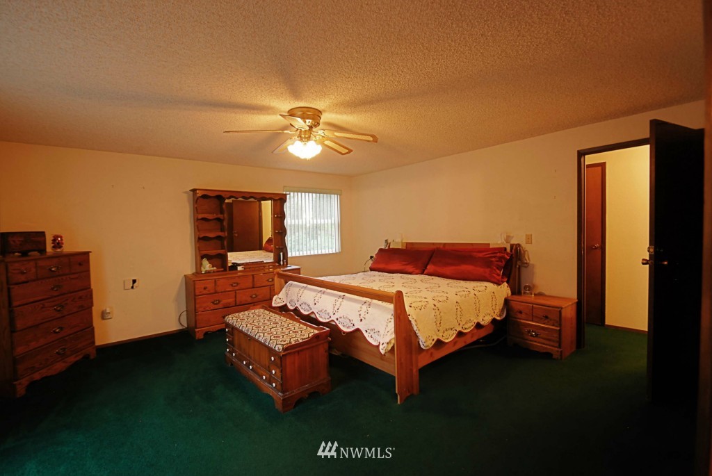 15946 Southeast 176th Place Renton, WA 98058 - Photo 8 of 21 Gallery Image 8