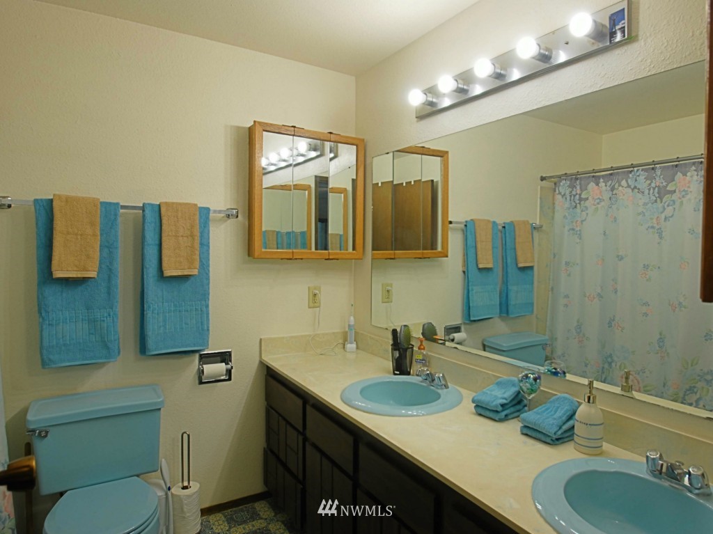 15946 Southeast 176th Place Renton, WA 98058 - Photo 9 of 21 Gallery Image 9