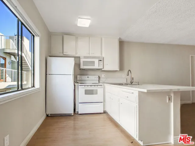 $2,138 | 1538 11th Street, Unit 7, Santa Monica, CA 90401