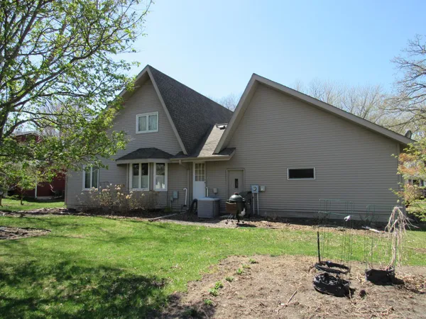 $295,000 | 211 Tanglewood Lane, Blue Earth, MN 56013