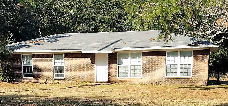 3111 Auburn Road Crestview, FL 32539 - Photo 1 of 16 front view of house with a yard