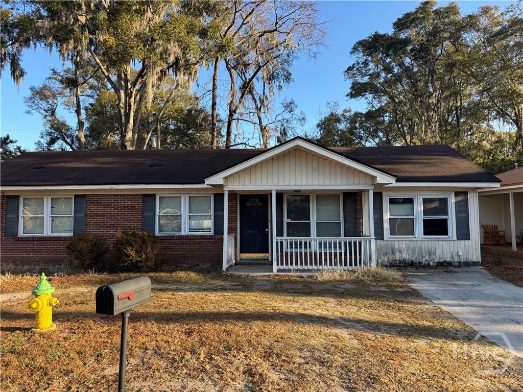 910 Staley Avenue Savannah, GA 31405 - Photo 1 of 17
