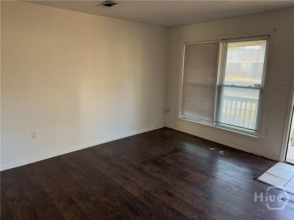 910 Staley Avenue Savannah, GA 31405 - Photo 3 of 17