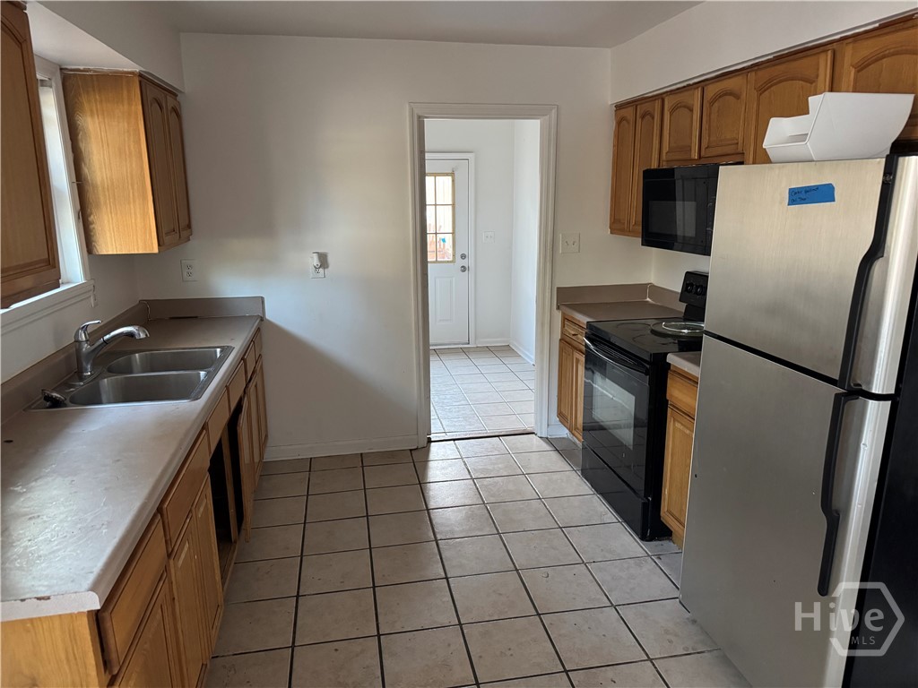 910 Staley Avenue Savannah, GA 31405 - Photo 4 of 17