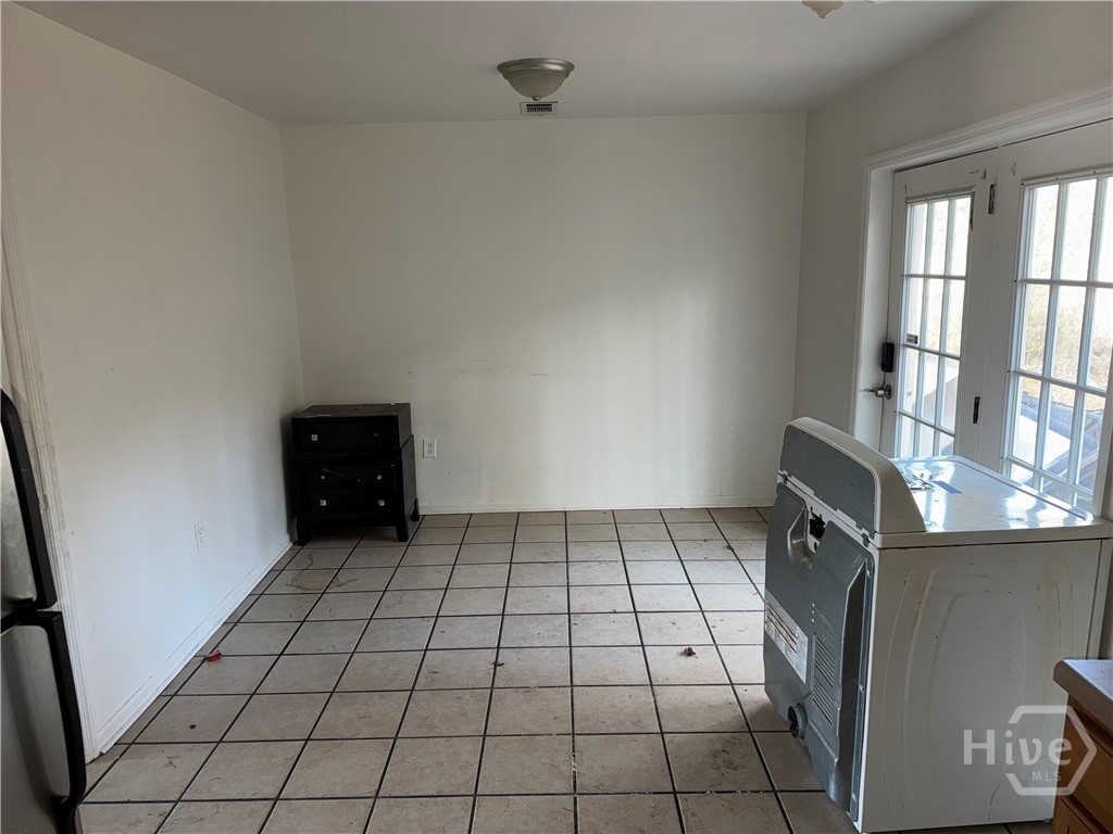 910 Staley Avenue Savannah, GA 31405 - Photo 8 of 17