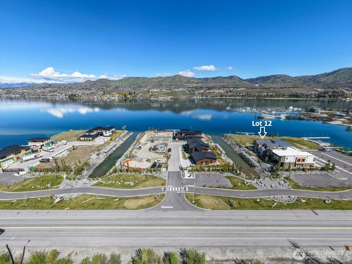 105 Bass Lane Chelan, WA 98816 - Photo 26 of 29 a view of a city with an ocean