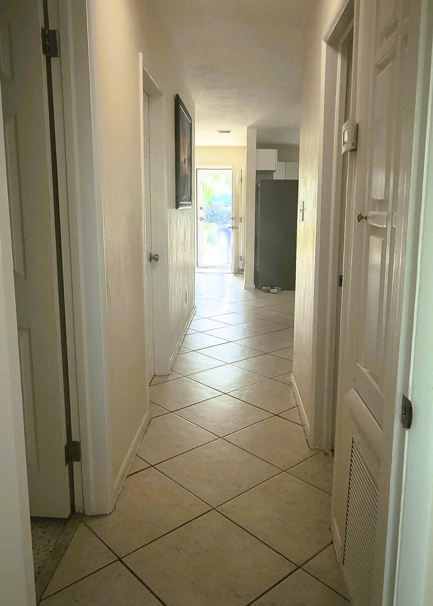 3011 Riviera Drive Key West, FL 33040 - Photo 11 of 29 Hallway