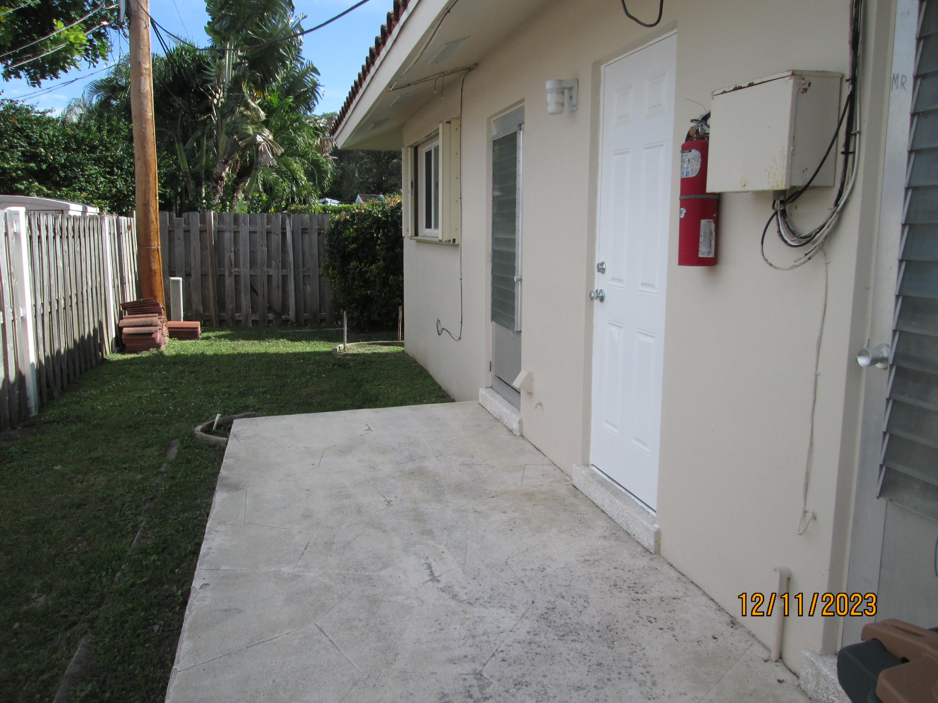 1911 Northeast 27th Court, Unit 13 Lighthouse Point, FL 33064 - Photo 15 of 48 046
