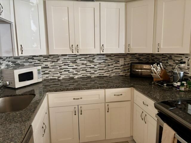 1911 Northeast 27th Court, Unit 13 Lighthouse Point, FL 33064 - Photo 20 of 48 IMG_0046 (3)