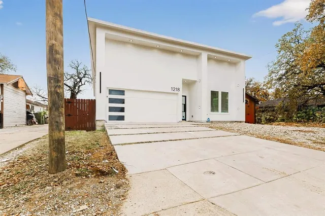 a view of a backyard of the house