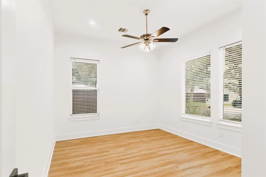 1218 Grant Street Dallas, TX 75203 - Photo 33 of 40 a view of an empty room with a window