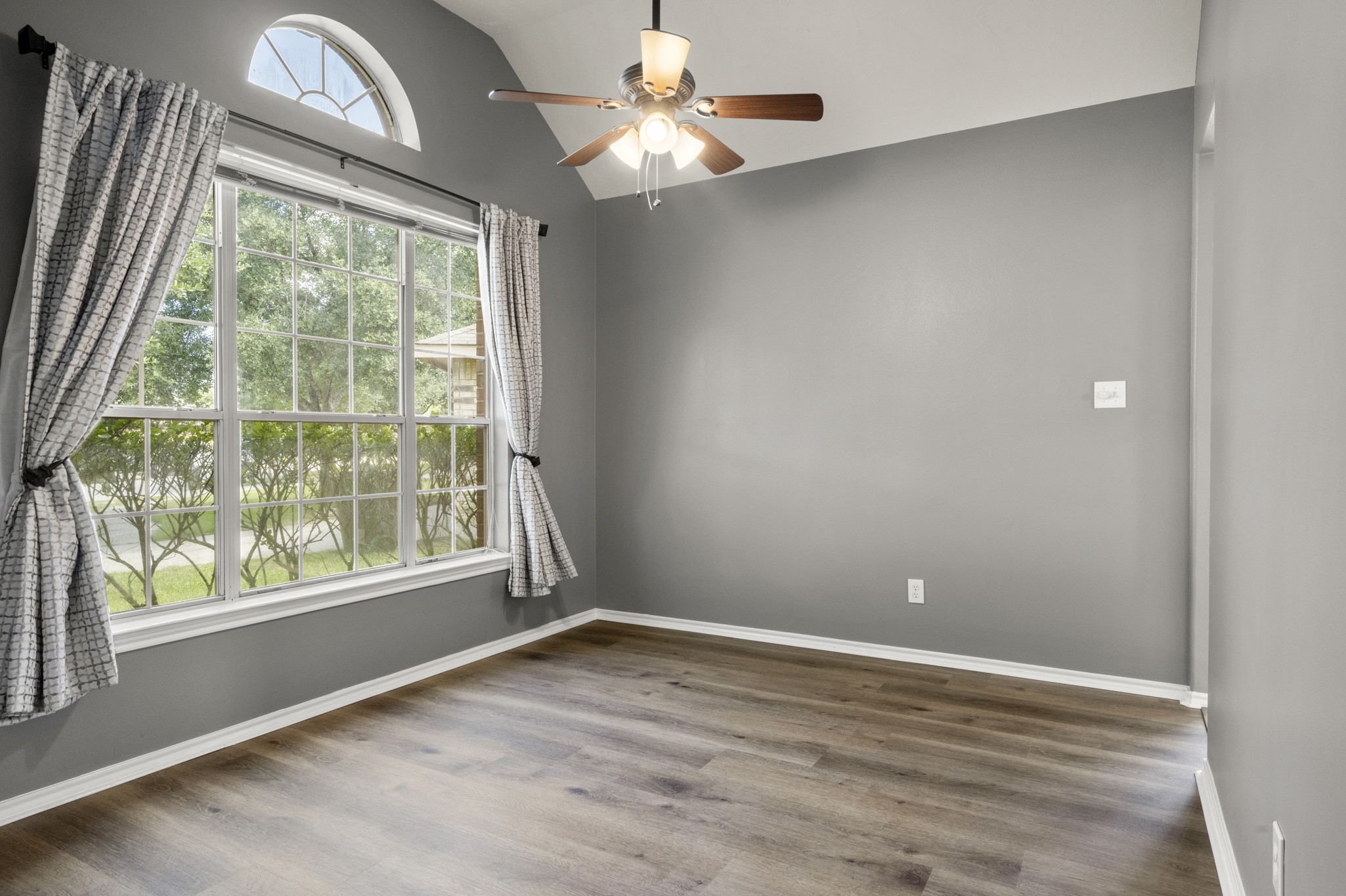 21702 Mileham Lane Spring, TX 77388 - Photo 7 of 22 Dining room off entry