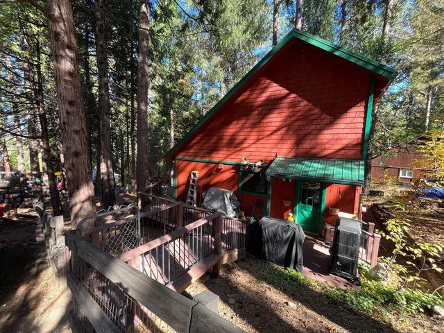 an outdoor sitting area with wooden fence