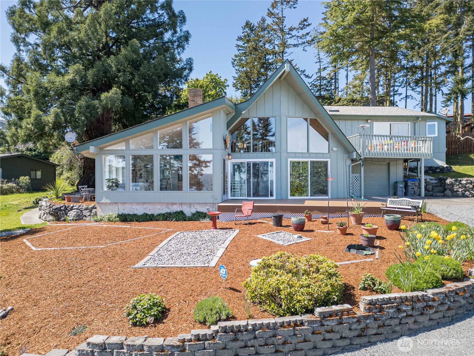 a view of a house with swimming pool and sitting area