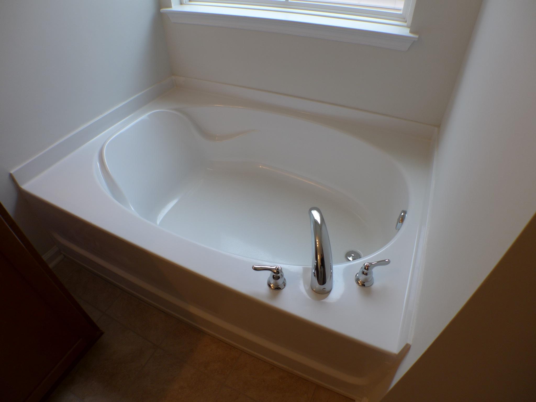 152 Hickory Ridge Way Summerville, SC 29483 - Photo 27 of 43 Tub in master.