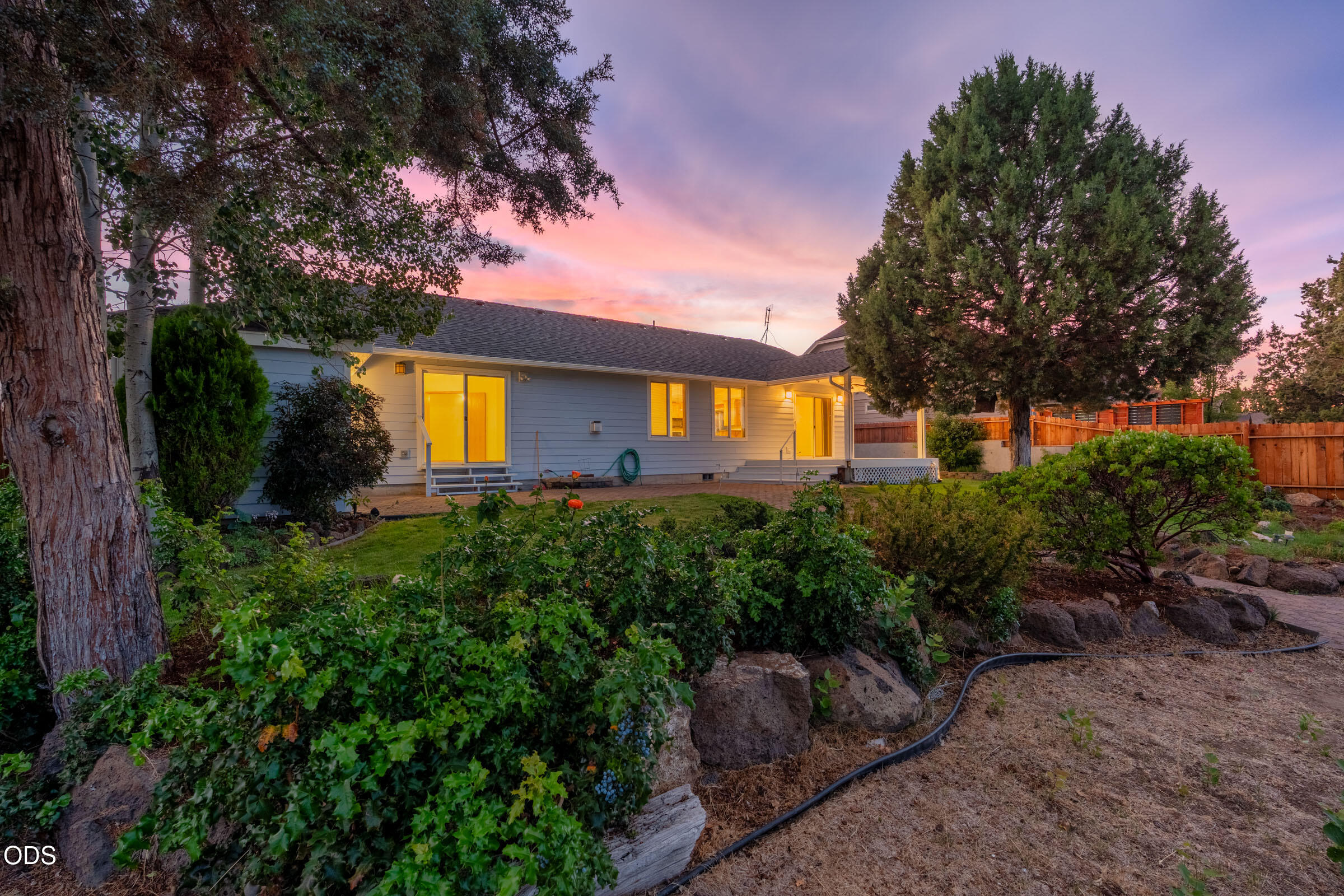 1128 Southwest Rimrock Way Redmond, OR 97756 - Photo 4 of 46