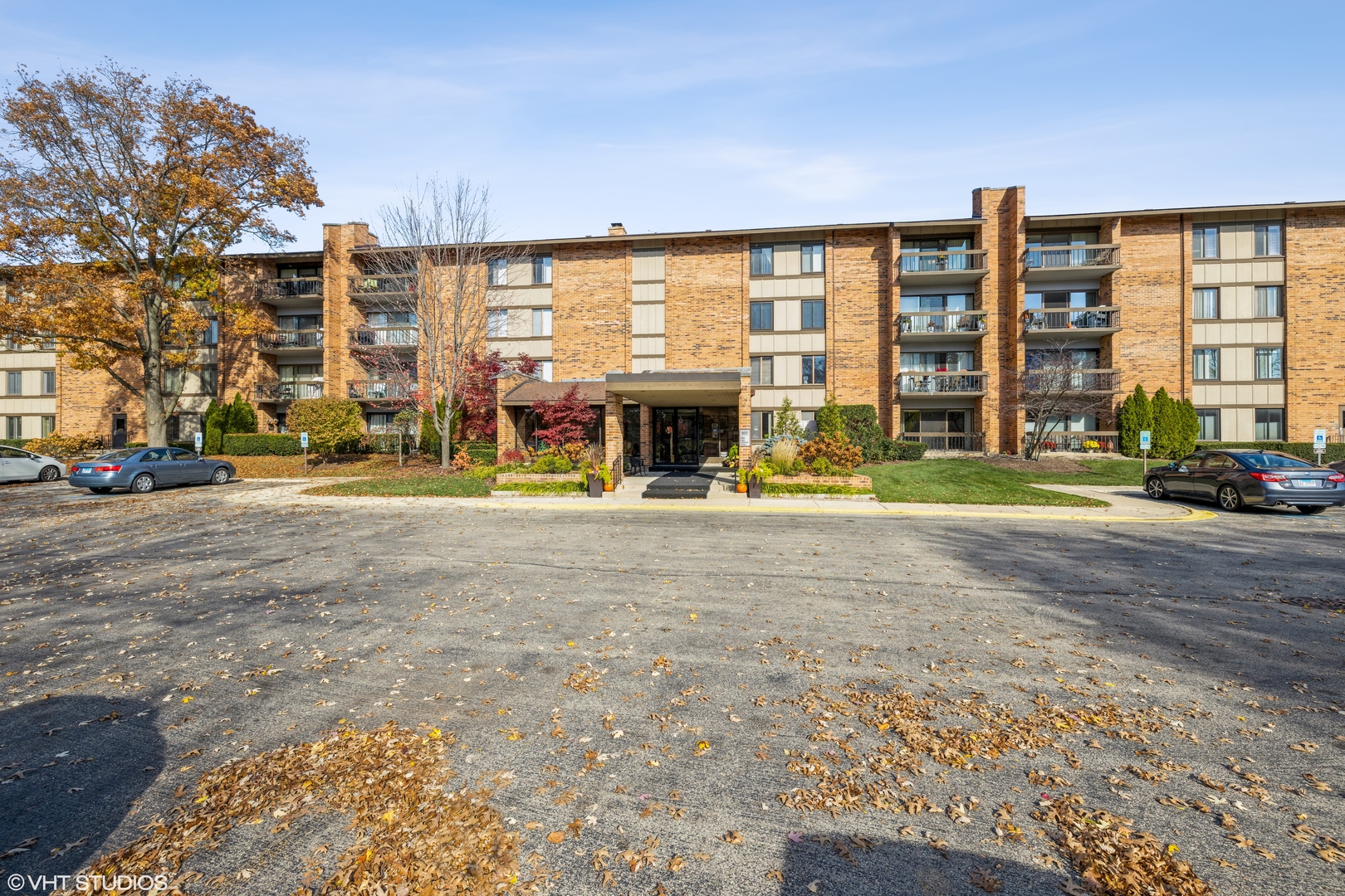 201 Lake Hinsdale Drive, Unit 105, Willowbrook, IL 60527 Compass