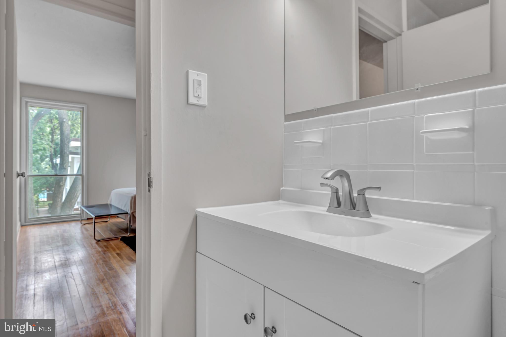 164 G Street Southwest, Unit 144 Washington, DC 20024 - Photo 32 of 71 Full Bathroom #2