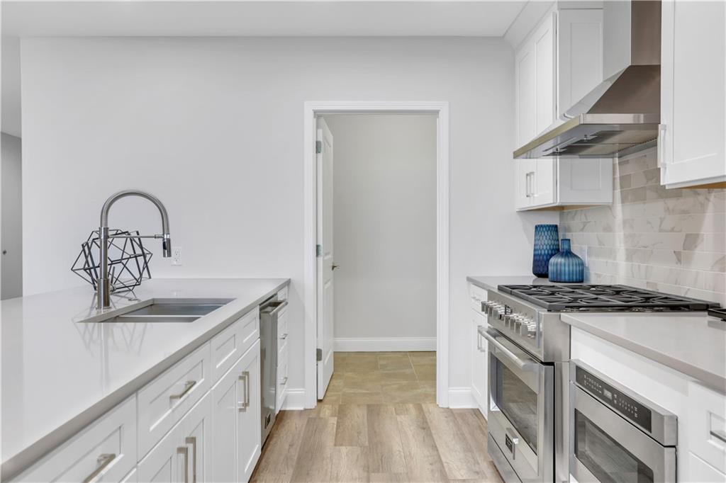 270 17th Street Northwest, Unit 3308 Atlanta, GA 30363 - Photo 7 of 49 a kitchen with a sink stove and cabinets