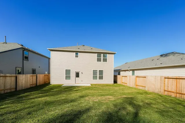 a view of a house with backyard and garden