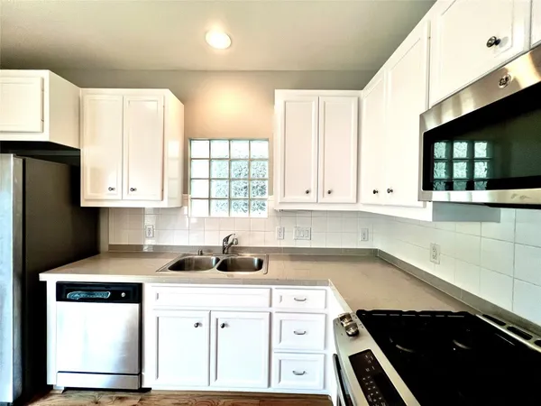 $2,125 | 3731 Main Poplar Drive, Houston, TX 77025